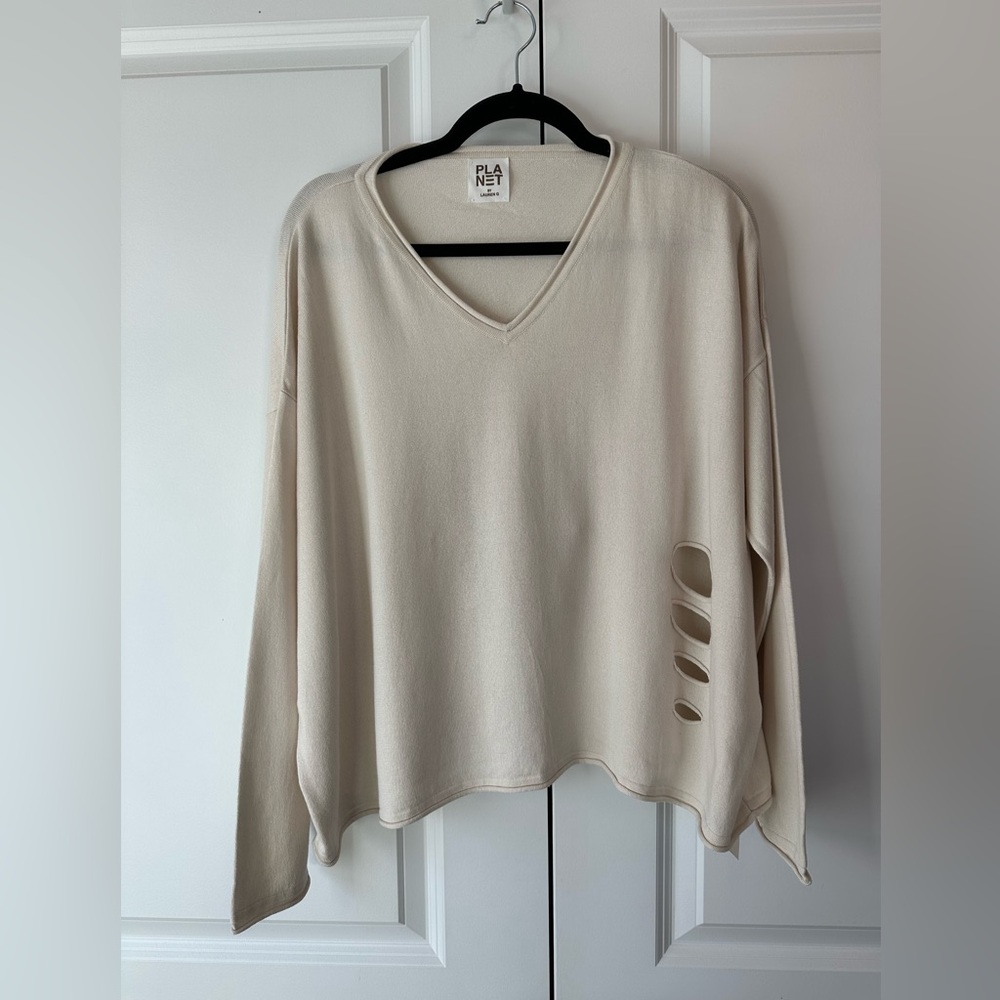 Planet by Lauren G Women’s V-Neck Back-Hole Sweater Vanilla NWT (One Size)